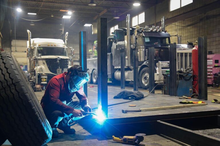 Home Lokale autogarage in Eerbeek met deskundige monteurs voor onderhoud en reparaties van auto's en elektrische voertuigen